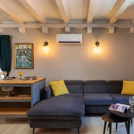 Old Town Apartamento *